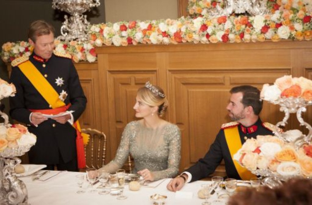 Großherzog Henri mit dem Brautpaar Stéphanie und Guillaume