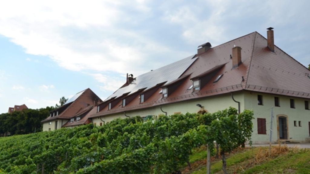  Wie aus Weintrauben edle Tropfen werden, erfahren Besucher am Wochenende in der Kelter Bad Cannstatt. Die Wengerter öffnen ihren Keller und gewähren Einblicke in ihre Arbeit. Wein kann natürlich auch gekostet werden. 