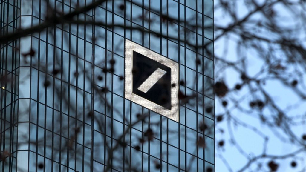  Italiensiche Staatsanwälte ermitteln gegen die Deutsche Bank. Sie vermuten, dass das Geldinstitut die Öffentlichkeit und Kunden falsch informiert haben soll. 