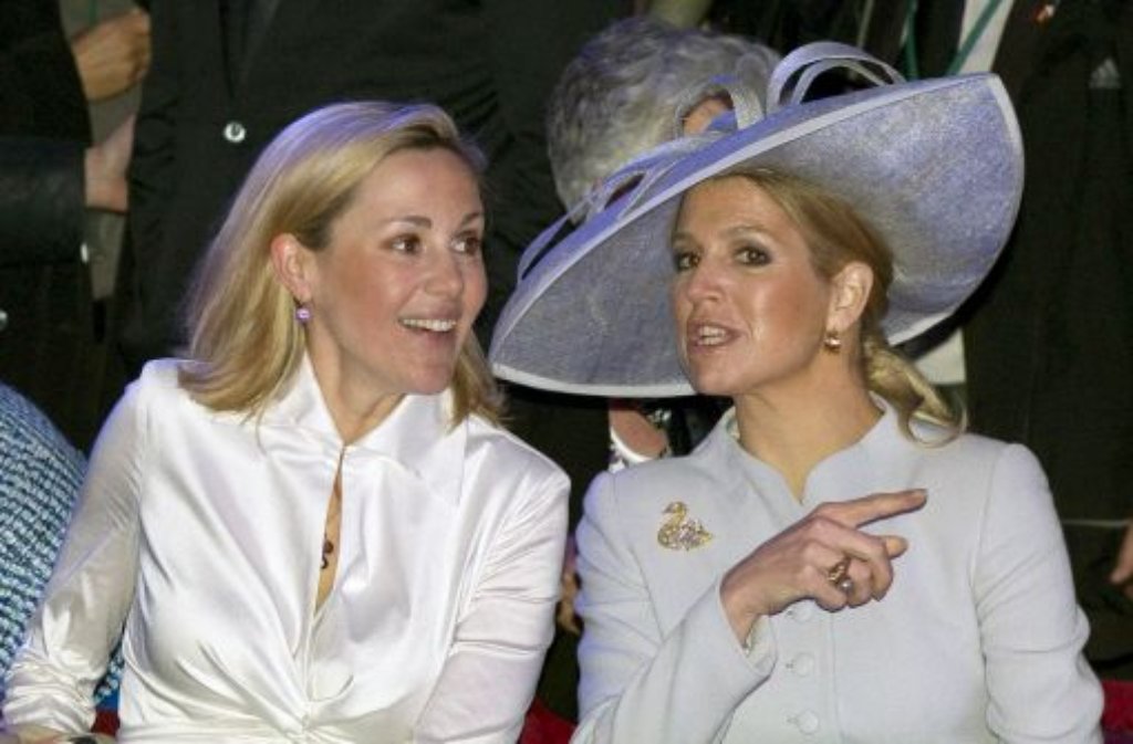 ... Bettina Wulff (links) - hier mit Prinzessin Maxima - heiße Kandidaten für die Hochzeit des Jahres. Doch daraus wird nichts, denn Staatsoberhäupter von befreundeten Staaten sind nicht eingeladen. Daher wird Deutschland nur durch Blaublüter, wie ...