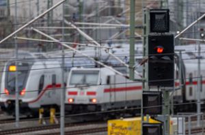 Am Montag werden kaum Züge fahren. Foto: dpa/Hendrik Schmidt