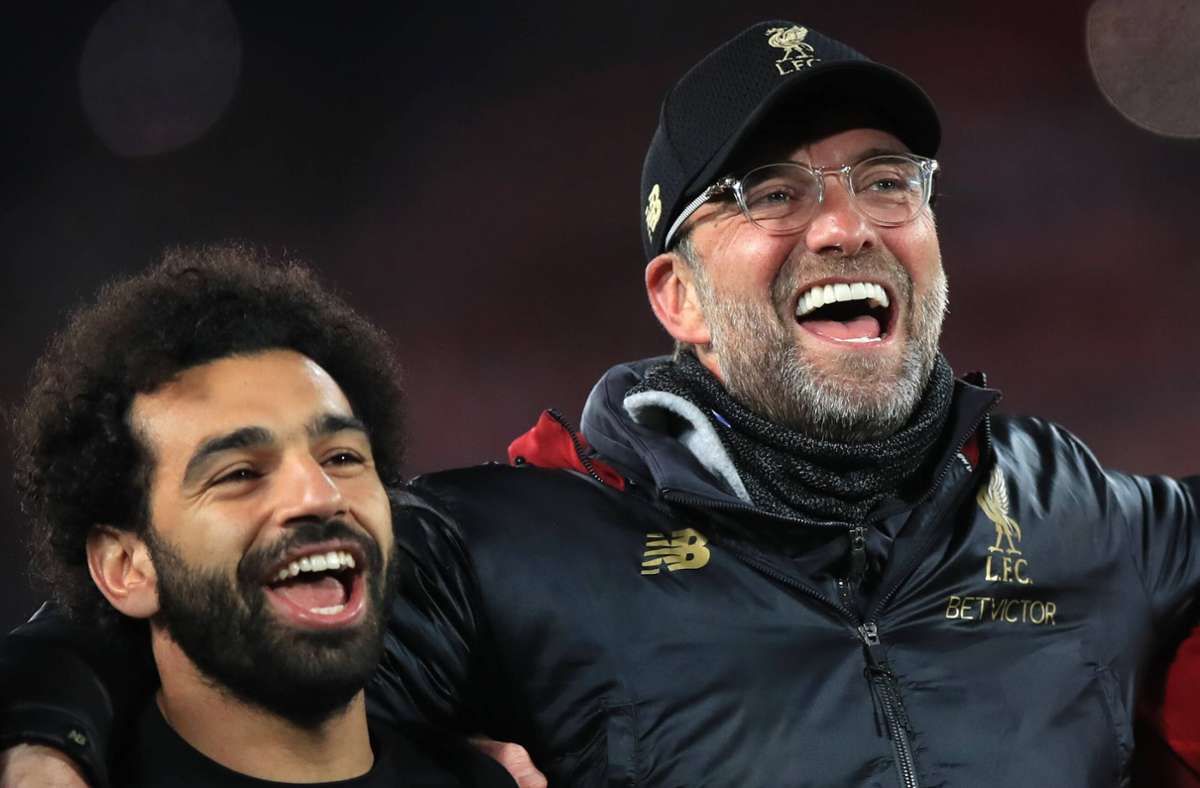 Liverpools Trainer Jürgen Klopp (re.) und sein Stürmer Mohamed Salah. Foto: IMAGO/PA Images/IMAGO/Peter Byrne