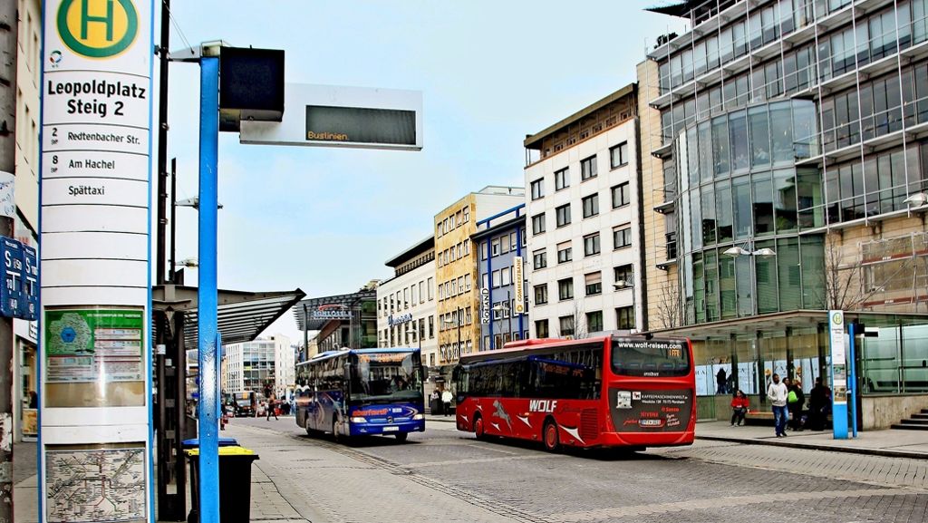  In Pforzheim droht ein unbefristeter Streik der Busfahrer. 240 Mitarbeiter verlieren ihre Jobs. Dann übernimmt ein privater Anbieter den bisherigen städtischen Busverkehr. Es geht um einen Präzedenzfall, der bundesweit Kommunen betreffen kann. 