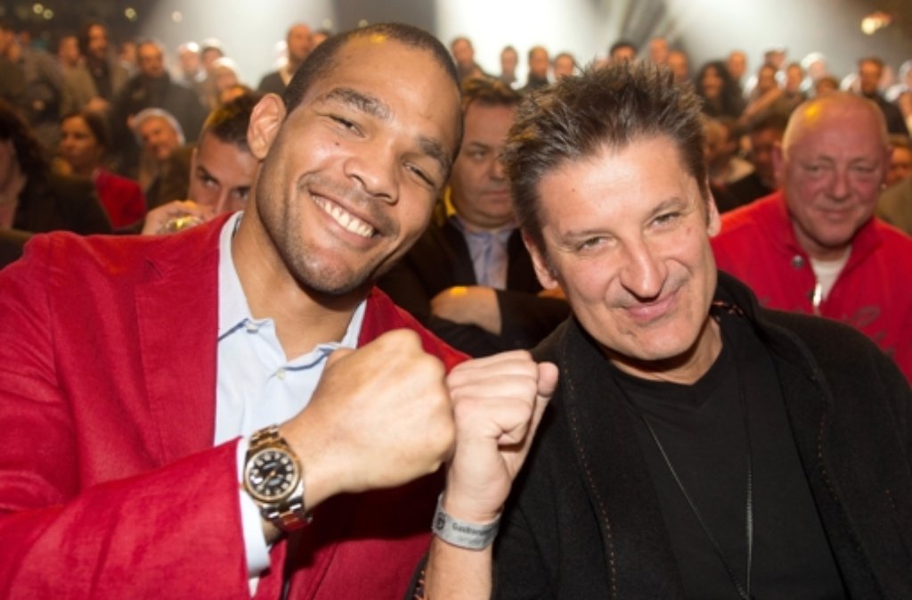 Der kubanisch-deutsche Boxer Yoan Pablo Hernandez (links) mit PUR-Sänger Hartmut Engler.