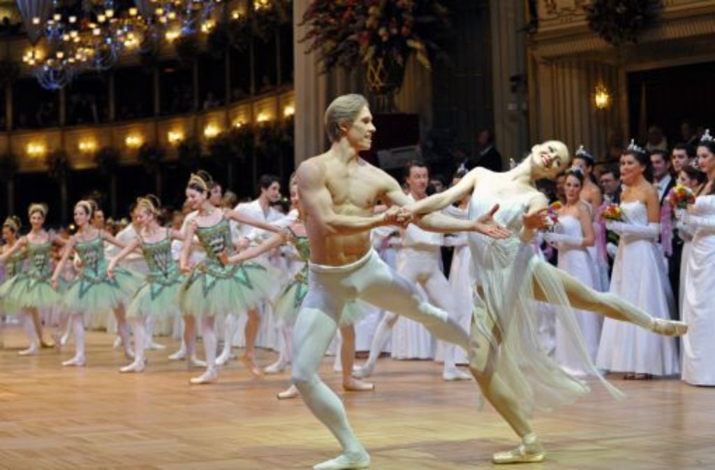 Dann folgten eine Ballett-Darbietung des Wiener Staatsballetts und etwas verspätet der berühmte Tanz ...