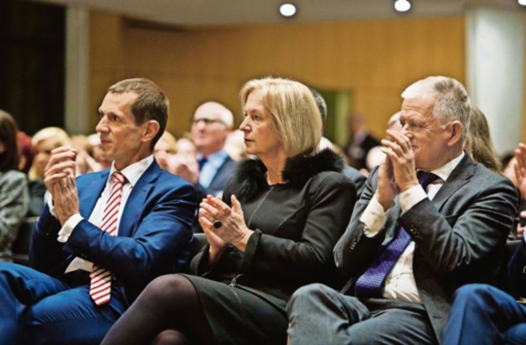 Von links: CDU-Fraktionschef Kotz und seine Parteifreundin, Bundesforschungsministerin Wanka waren sich mit OB Kuhn (Grüne) zumindest in der Begeisterung über das kulturelle Begleitprogramm des Neujahrsempfangs einig.