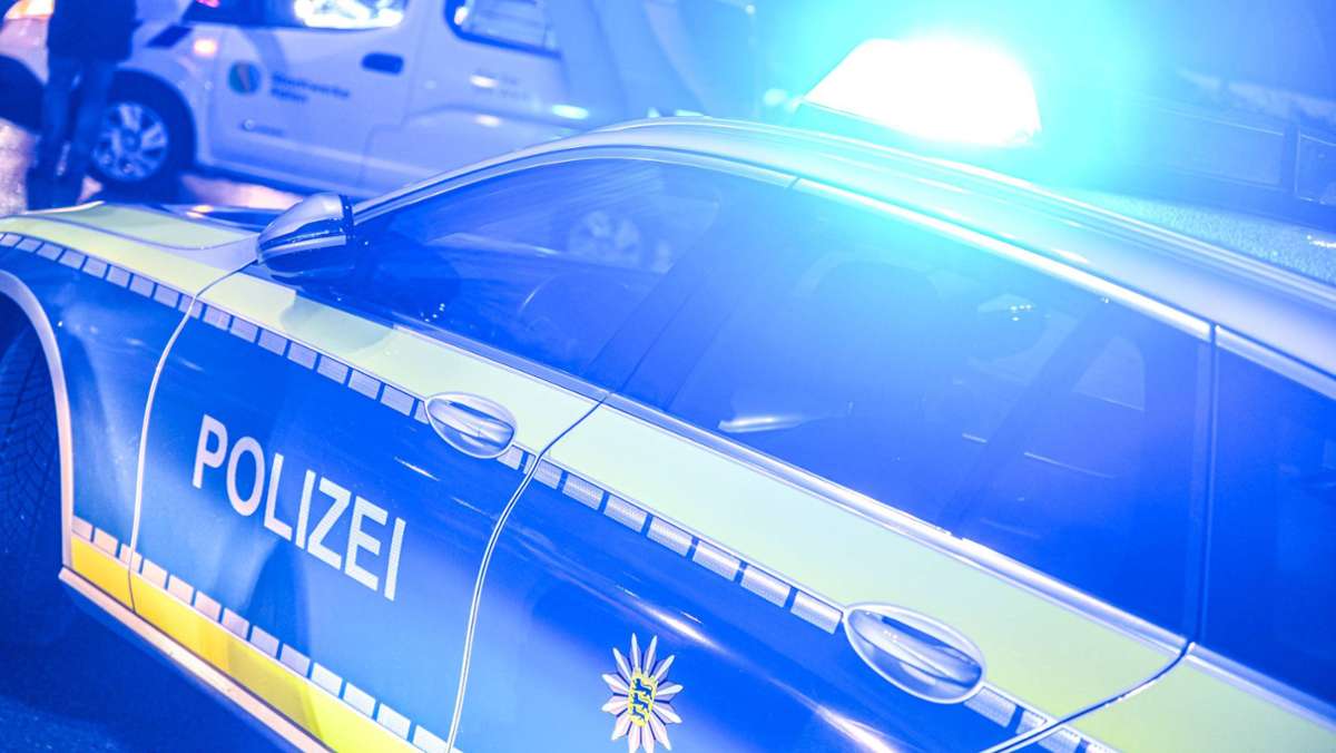 Polizei sucht Zeugen: 19-Jährige in Stuttgart sexuell belästigt und beraubt