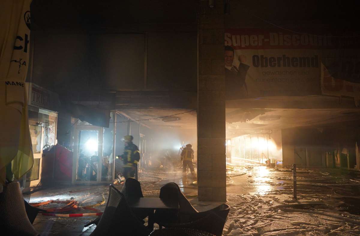 Als die Feuerwehr eintraf, stand die Reinigung nahezu vollständig in Flammen.