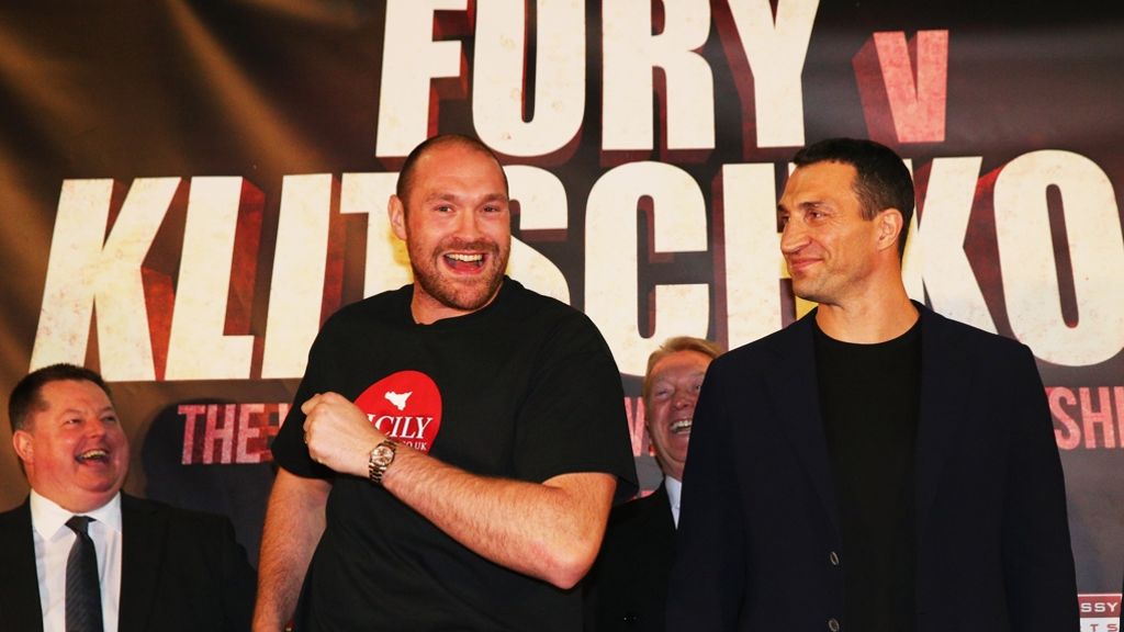  Vor dem Rückkampf um die Weltmeisterschaft machen Champion Tyson Fury und Wladimir Klitschko keinen Hehl aus ihrer Abneigung. Bei der Pressekonferenz in Manchester fliegen die Giftpfeile. 