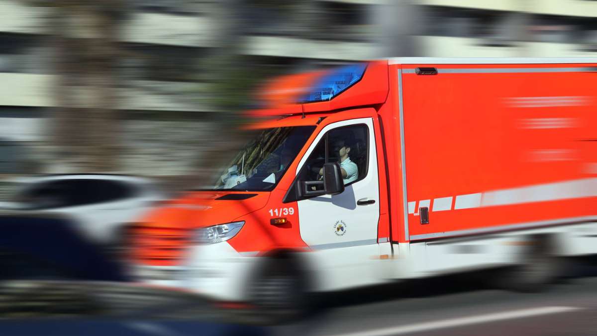 Tödlicher Unfall in München: Arbeiter wird von Baggerschaufel getroffen und stirbt