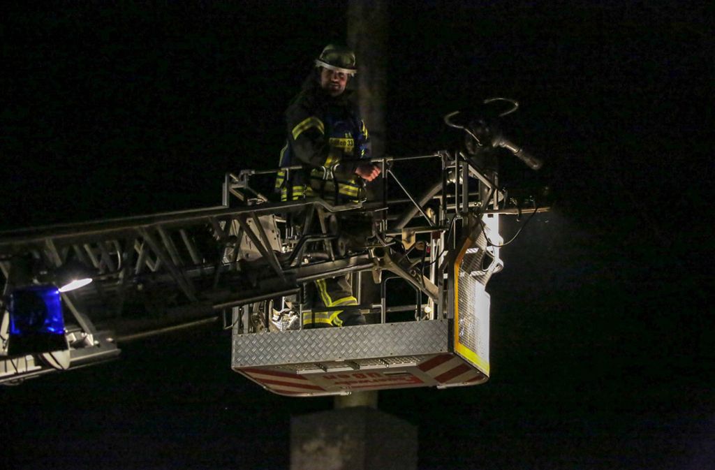 Wie die Polizei berichtet, kam die Feuerwehr gegen 23.45 Uhr zum Einsatzort in der Scharnhorststraße.
