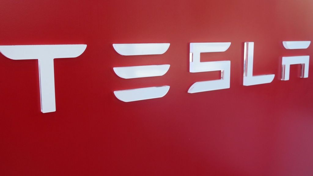 Elektroauto-Hersteller: Tesla baut Technik für autonomes Fahren in alle Autos ein