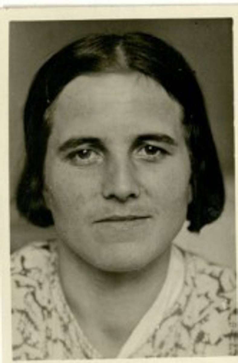 Lina Michalski wurde 1940 in Grafeneck ermordet. Sie arbeitete als Hausmädchen, lebte in Berg. 1934 wurde sie wegen einer Depression ins Bürgerhospital eingeliefert. Von dort entließ sie sich selbst. Sie wurde zurückgebracht, kam in die „Heilanstalt“ Weissenau, wurde zwangssterilisiert und schließlich umgebracht. Ihr Stolperstein wird Am Mühlkanal 32 verlegt.
