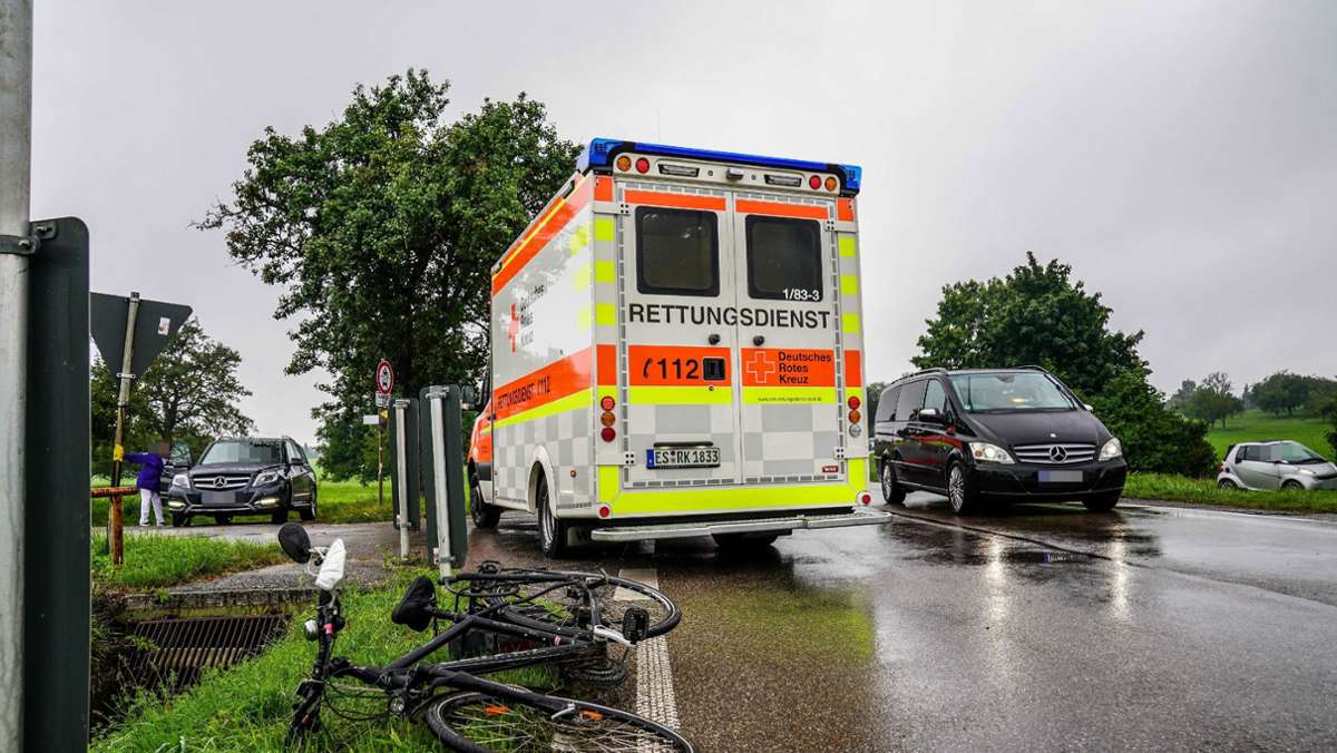 Rettungshubschraubereinsatz in Aichwald: Fahrradfahrer nach Verkehrsunfall schwer verletzt