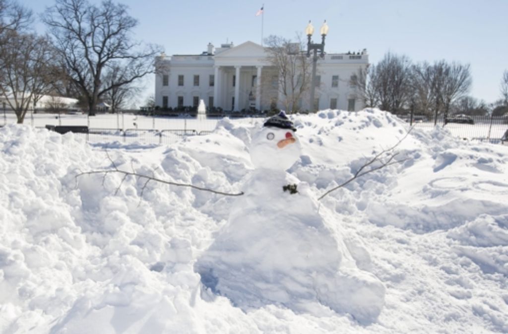 Ein Schneemann vor dem Weißen Haus.