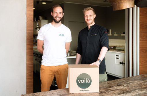 Julius Wiesenhütter und der Mannheimer Koch Dominik Paul arbeiten über den Gourmetlieferservice Voilà zusammen. Foto: Voilà/privat