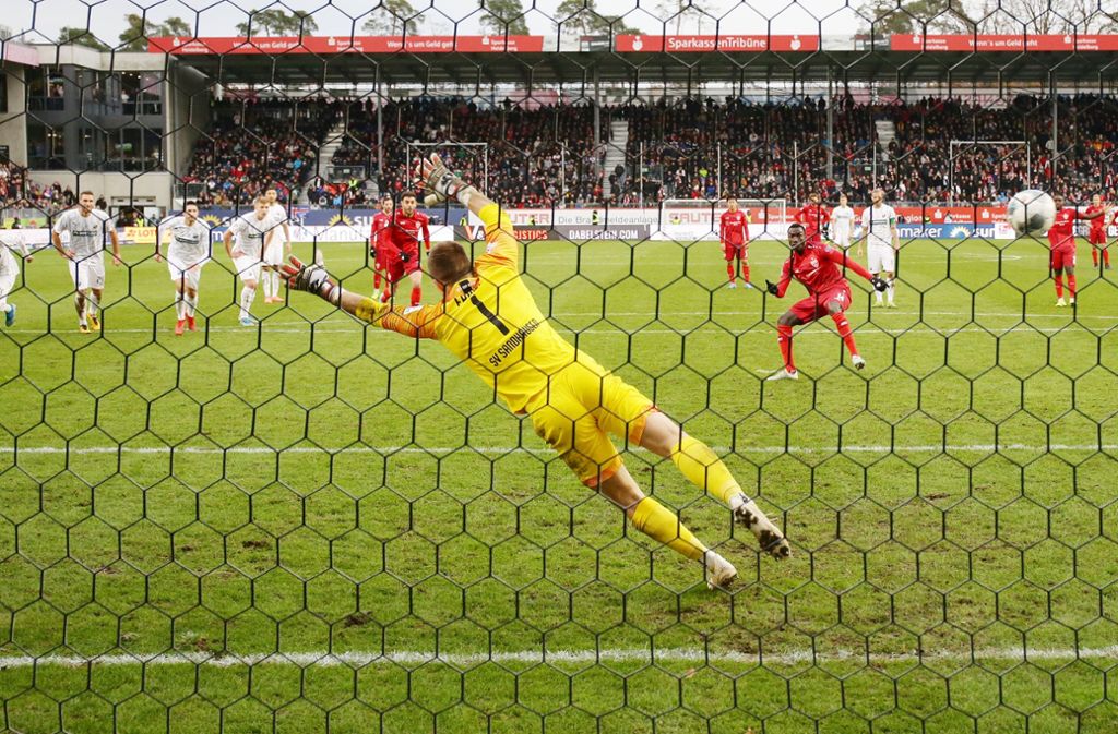In der 89. Minute erzielt Silas Wamangituka den Anschlusstreffer für den VfB. Am Ende heißt es 2:1 für Sandhausen.