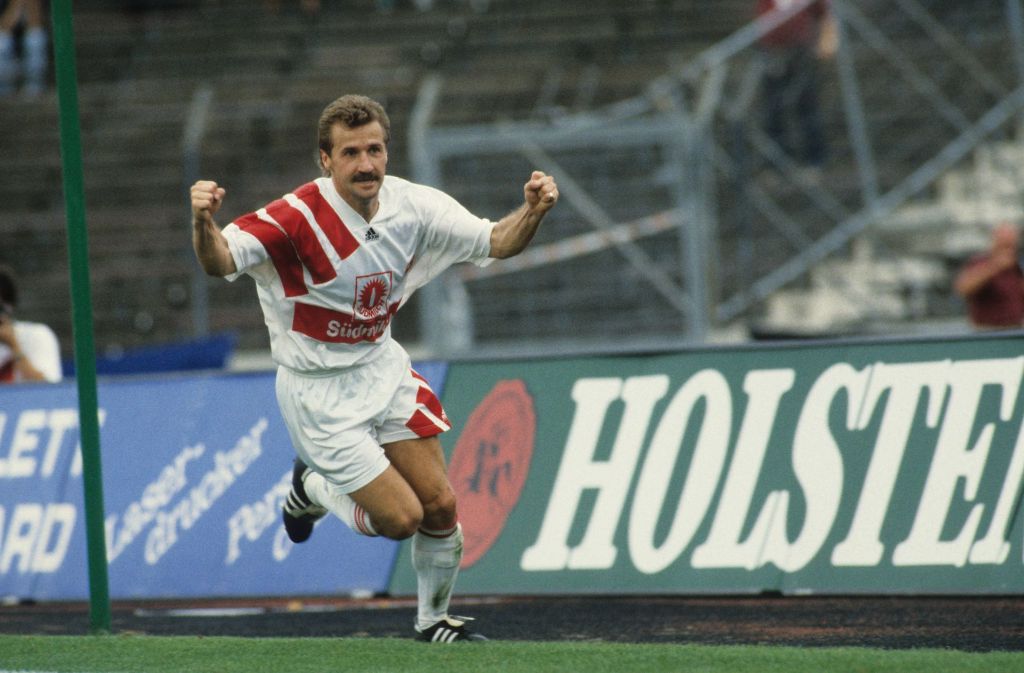 Fritz Walter: Er kostete 850 000 Euro, als ihn der VfB 1987 vom SV Waldhof holte. Sieben Jahre lang produzierte er Tore am Fließband und trug auf diese Weise 1992 entscheidend zum Gewinn der Meisterschaft bei, als er mit 22 Treffern Torschützenkönig in der Bundesliga wurde.