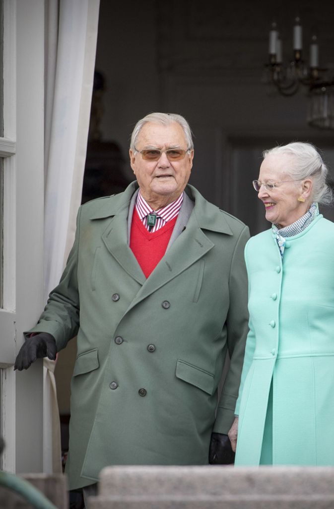 Henrik und Magrethe II. bei den Feierlichkeiten zu ihrem 77. Geburtstag.