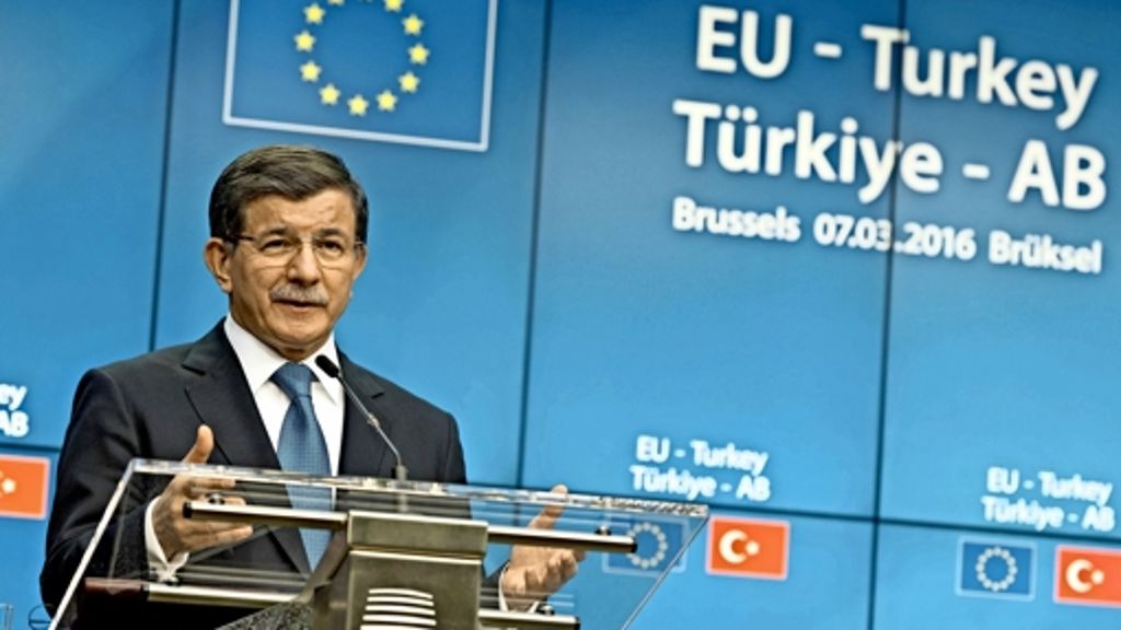  Die Grundsatzeinigung mit der Türkei soll die Zahl der in der EU ankommenden Menschen drastisch senken. Es bleiben aber viele Details zu klären: Die rechtlichen Bedenken sind groß – und der politische Preis ist hoch. 