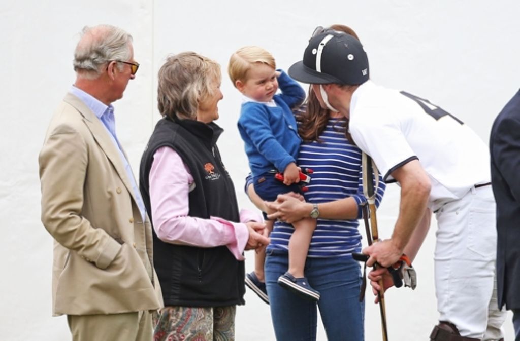 Prinz Charles, eine unbekannte Frau, Prinz George, Herzogin Kate und Prinz Harry (von links)