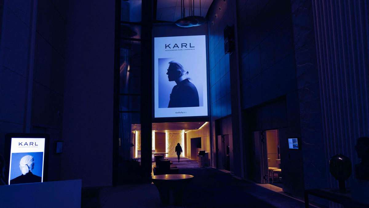  In den kommenden Wochen versteigert Sotheby’s Stücke aus dem Leben von Karl Lagerfeld. Was verraten die Stücke über den Modezar? 