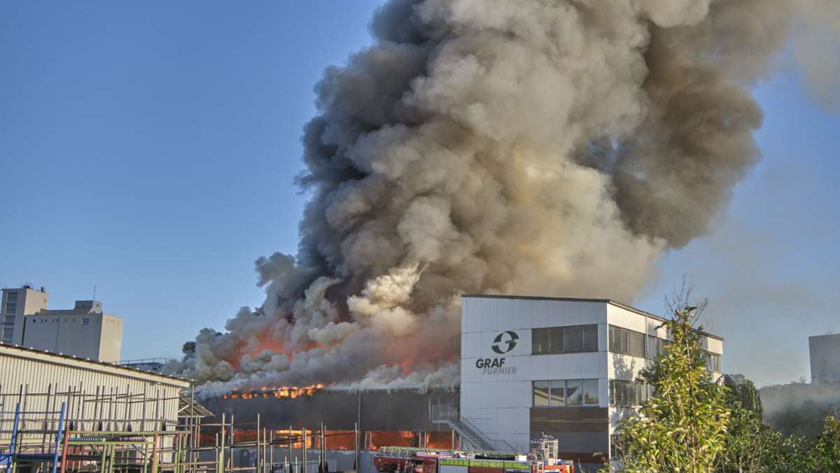 Nach Feuerdrama in Horb: Ermittler versuchen, Brand-Chaos im Industriegebiet zu ordnen