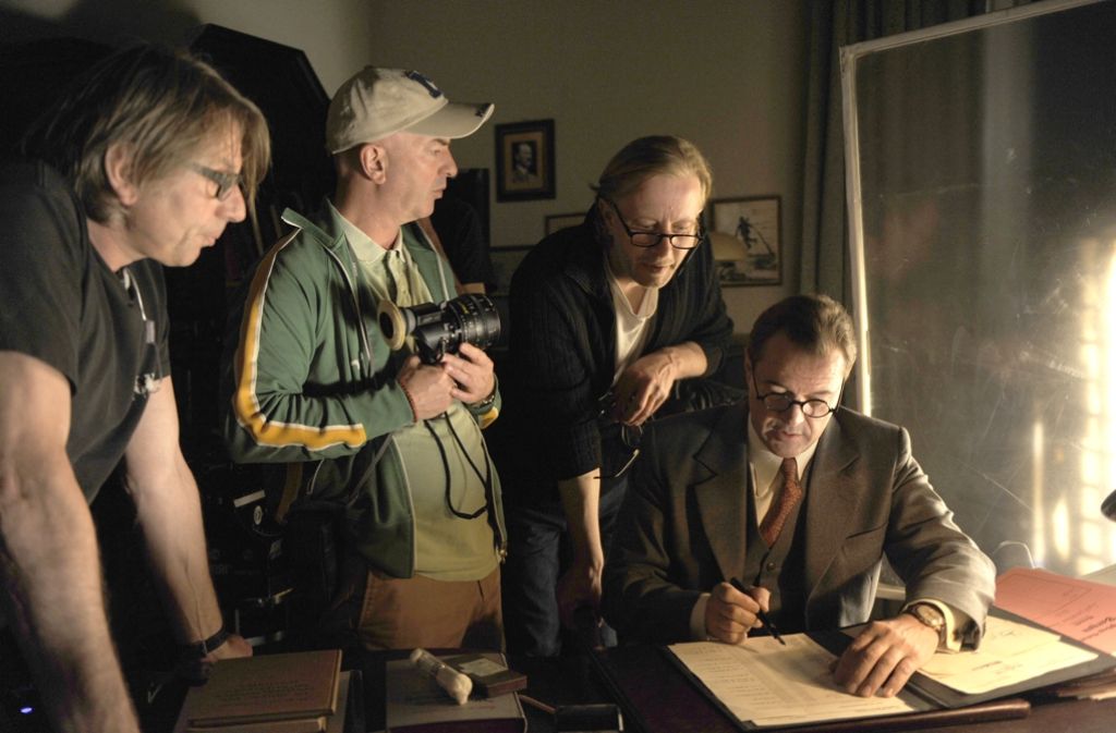 Vorbereitung zum Dreh: Schauspieler Sebastian Koch, Regisseur Kai Wessel, Kameramann Hagen Bogdanski (von rechts)