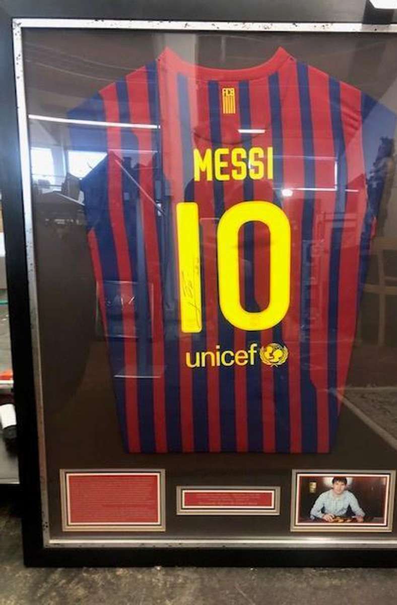 Lionel Messis Trikot ist mit 800 Euro aufgerufen.