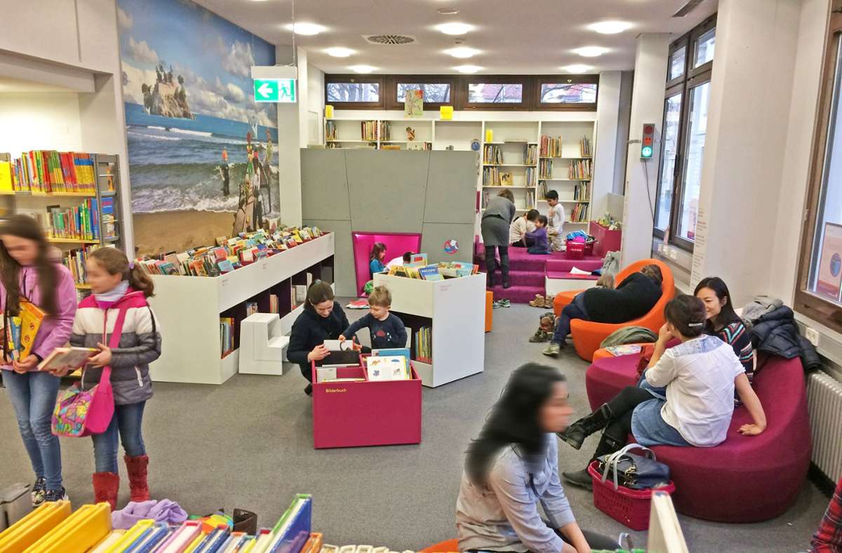 Bei der Bibliothekserweiterung zwischen 2013 und 2015 wurde Wert darauf gelegt, dass die Bücherei ein Begegnungsort wird. Das Bild stammt aus dem Jahr 2017.