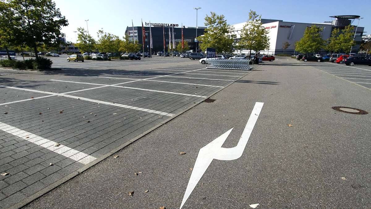 Parkplatz am Breuningerland: Seniorin verliert   Kontrolle über Auto