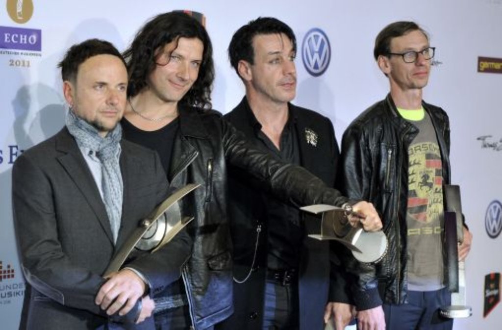 Die Mitglieder der Band Rammstein lächelten sogar ein wenig - ob das mit ihrem Echo für das "Beste Video national" zu tun hatte?