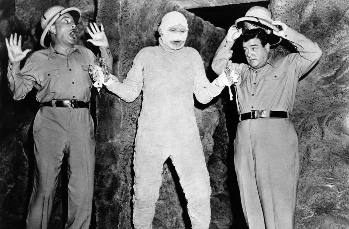 In „Abbott and Costello Meet The Mummy“ spielt nicht mehr Lon Chaney jr die Mumie, sondern Eddie Parker. Der hatte 1942 in „The Mummy’s Tomb“ ohne Namensnennung einige Stunts absolviert.