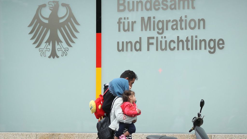 Affäre um Flüchtlingsbundesamt: Hinweise auf manipulierte Asylbescheide lagen lange vor