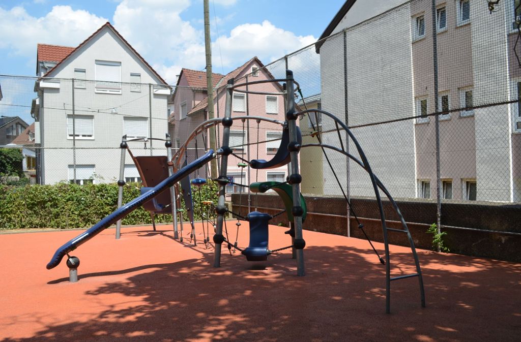 Klettergerät auf dem Hof der Grundschule Gaisburg