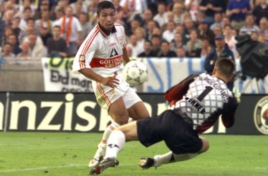 ... die Göttinger Gruppe stand als Nachfolger parat. Durch die zwei Treffer von Giovane Elber (hinten) in Berlin am 14. Juni 1997 gegen Energie Cottbus gewann der ...