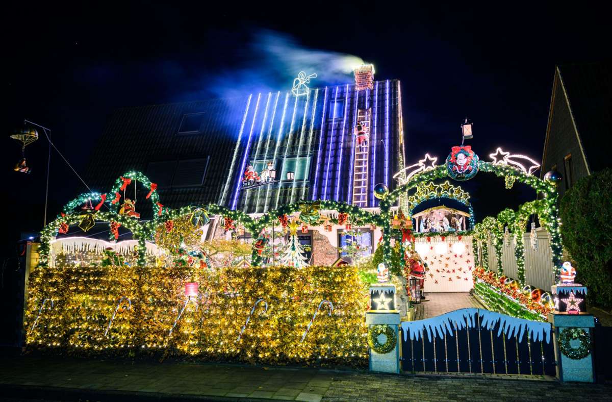 Mit rund 60 000 Lichtern wurden Haus und Grundstück geschmückt.