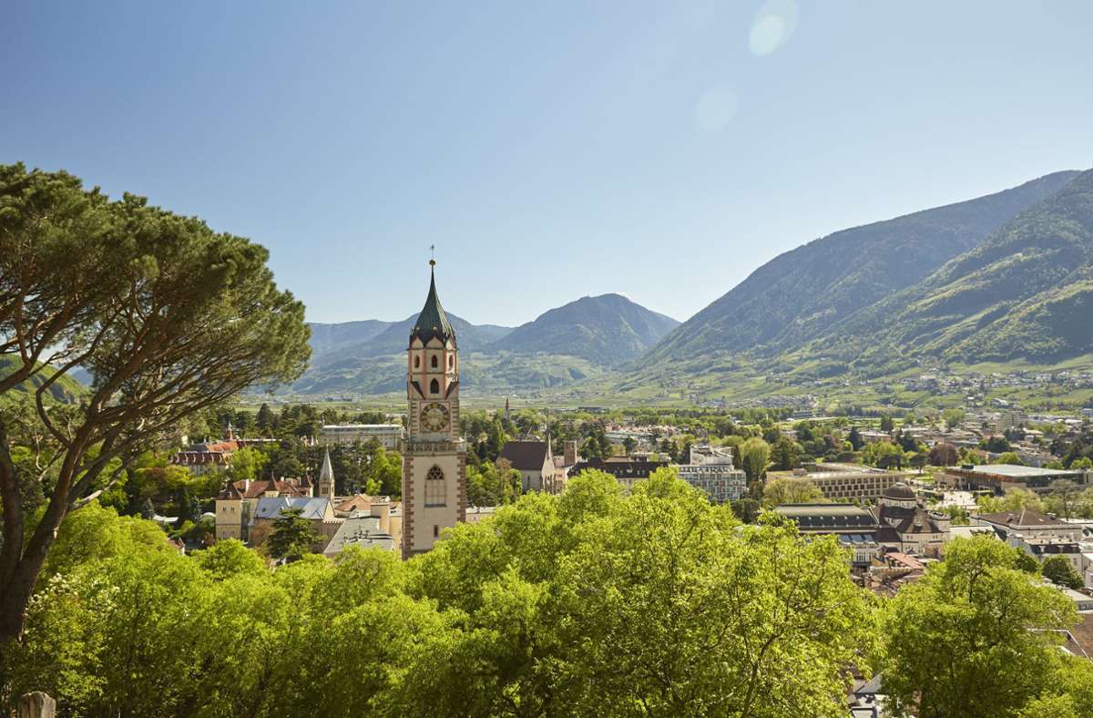 Südtirol (hier Meran) bietet schöne Landschaften – Schweine sind allerdings ein Industrieprodukt. Foto: obs/IDM Südtirol