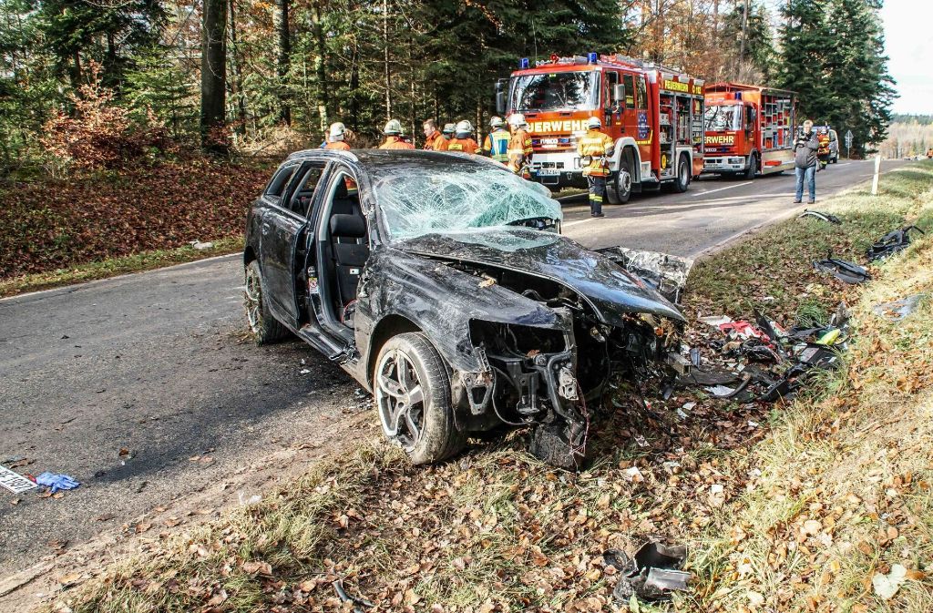 Beim Zusammenstoß zweier Autos ist im Norden des Schwarzwalds ein 20 Jahre alter Mann ums Leben gekommen.