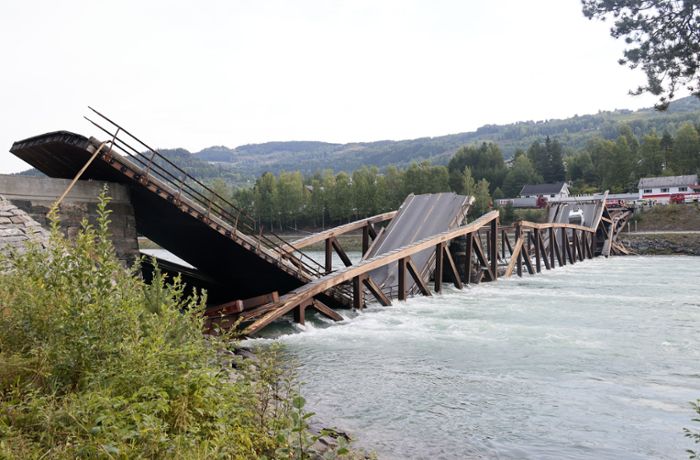 Norwegen: 150 Meter lange Brücke stürzt ein