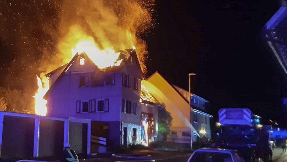 Landkreis Calw: Hoher Schaden bei Dachstuhlbrand