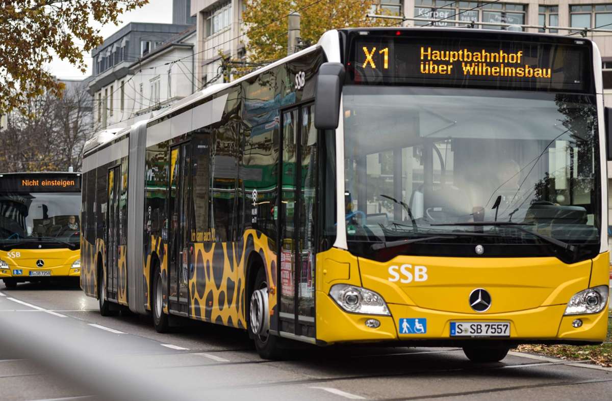 Stuttgart zahlt f 252 r Buslinie Millionen Umstrittener X 1 Bus f 228 hrt weiter Stuttgart
