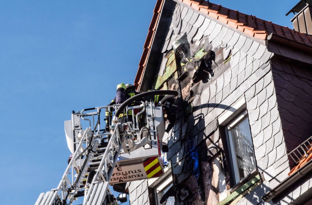 Das Feuer in dem Mehrfamilienhaus in der Rohrackerstraße brach laut Polizeibericht am Mittwoch gegen 13.50 Uhr aus.