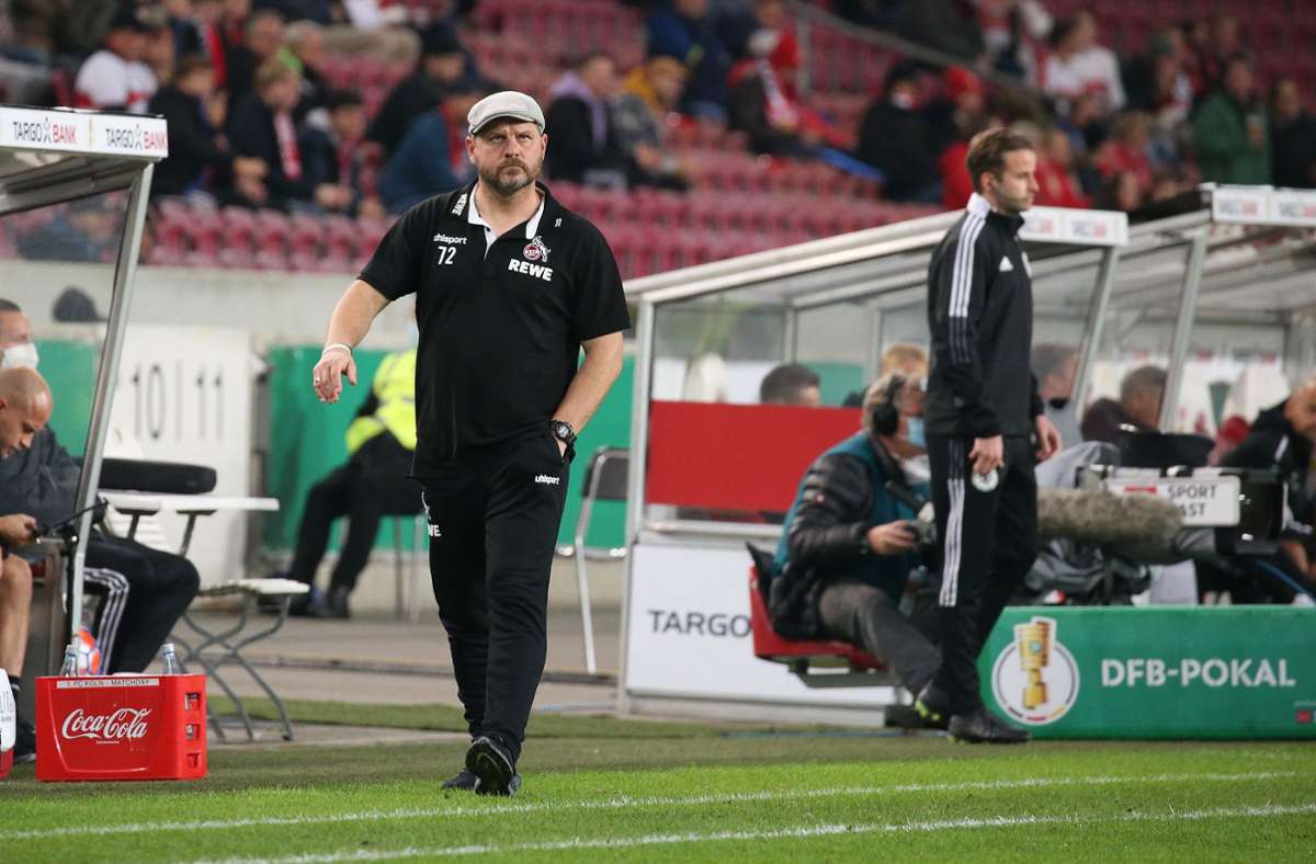 Kölns-Trainer Steffen Baumgart tigerte gewohnt die Linie auf und ab.