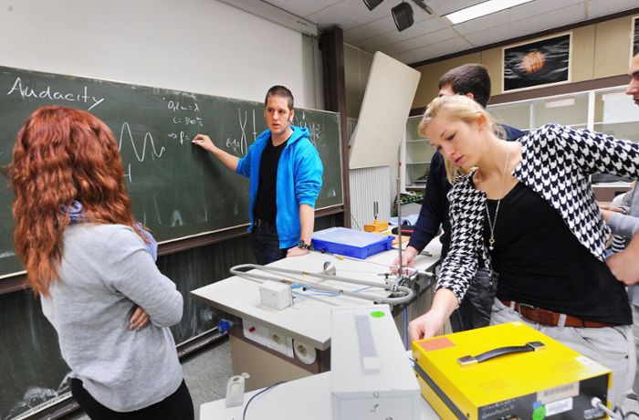 Lehrermangel für Mathe und Physik: Stuttgarter Gymnasien  streichen Pflichtstunden