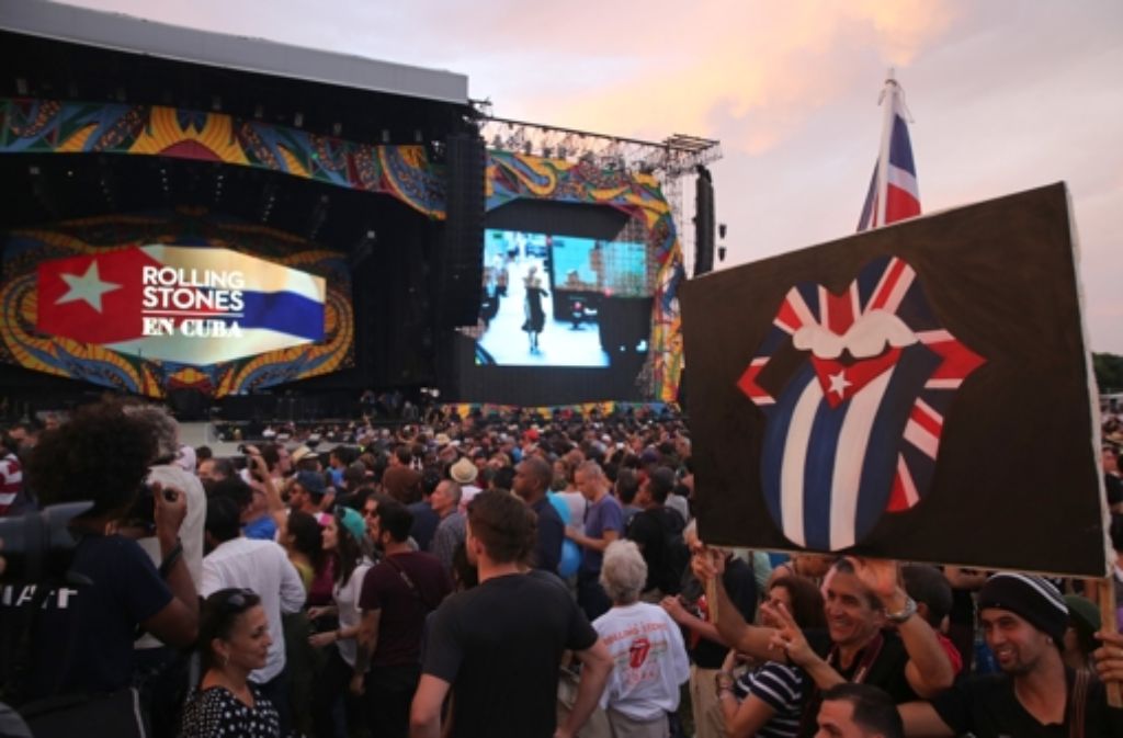 Die Rolling Stones traten zum ersten Mal auf Kuba auf – Tausende Zuschauer pilgerten zu dem kostenlosen Konzert, um die Altrocker live mitzuerleben. Klicken Sie sich durch unsere Bildergalerie, die Eindrücke vom Rockkonzert zeigt.