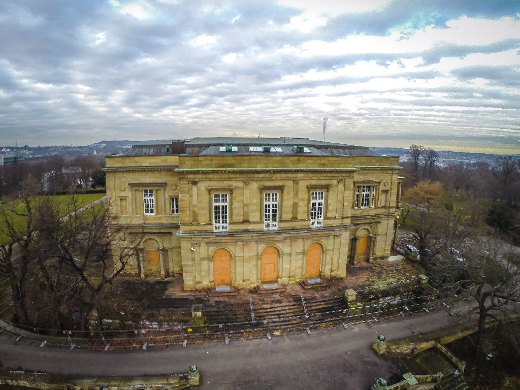 17. Dezember: Bereits im Juni war es bekannt gegeben worden, nun ist der Vertrag tatsächlich unterzeichnet: Die Stadt Stuttgart übernimmt die Villa Berg zum 1. Januar 2016. Hier geht es zum Artikel von damals