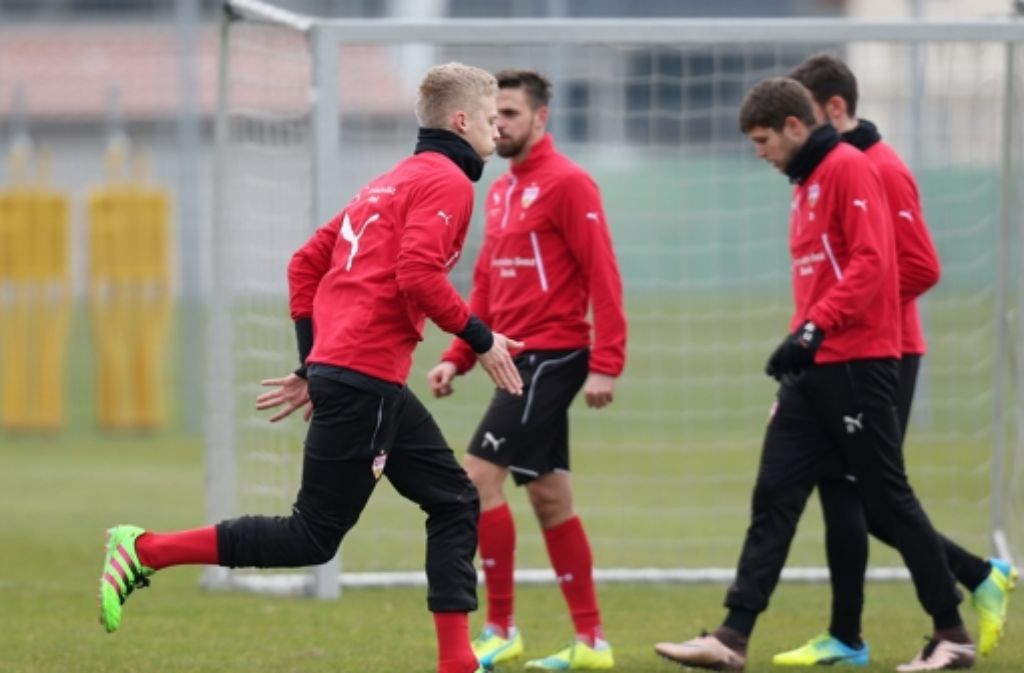 Timo Baumgartl ist nach seiner Blinddarm-OP wieder im Training des VfB zurück.
