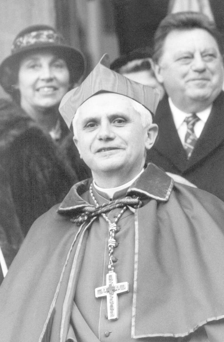 Einer der Kandidaten ist ein Kardinal aus Deutschland: Joseph Ratzinger.