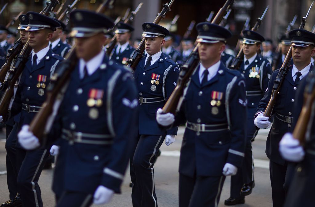 Zum offiziellen Teil gehört auch das Militär, das ebenfalls bei der Parade mitmarschiert.